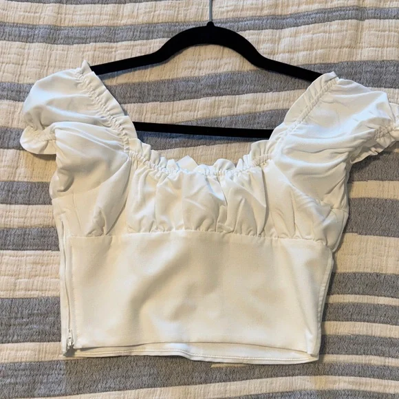 Chic White Ruffled Blouse - Picture 3 of 4